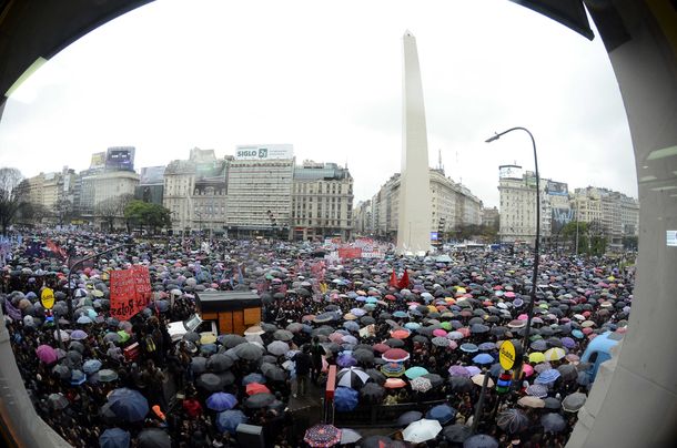 #NiUnaMenos Tras el histórico paro de mujeres, se realiza una nueva marcha a Plaza de Mayo