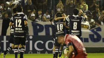 el lobo esta: gimnasia goleo a union y estiro su buena racha el lobo esta: gimnasia goleo a union y estiro su buena racha