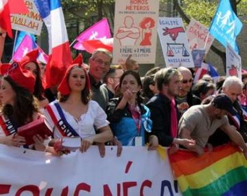 Francia promulgó la ley de matrimonio igualitario