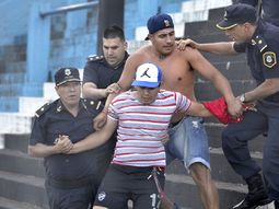 Así actuaba el operativo policial en el Almagro - Atlético Paraná Así actuaba el operativo policial en el Almagro - Atlético Paraná