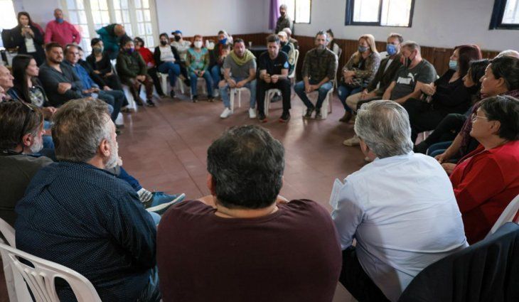Alberto Fernández le presentó a vecinos de Moreno un plan maestro de cloacas