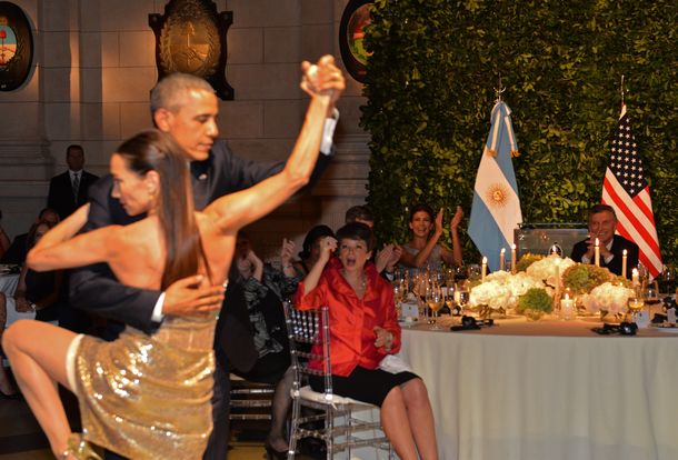 Obama se animó a bailar tango en la cena de honor en el CCK
