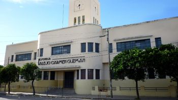 la madre de una alumna le rompio la pierna a la directora por sancionar a su hija la madre de una alumna le rompio la pierna a la directora por sancionar a su hija