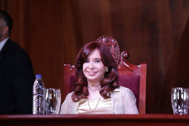 EN VIVO: Charla magistral de Cristina Kirchner en el auditorio de la UNAH