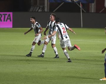 Central Córdoba aplastó 4-0 a San Lorenzo