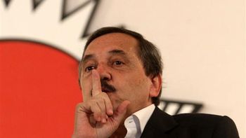 DYN909 (Small) DYN909 (Small)