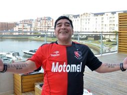 ¿no era de boca? maradona reconocio ser hincha de newells ¿no era de boca? maradona reconocio ser hincha de newells