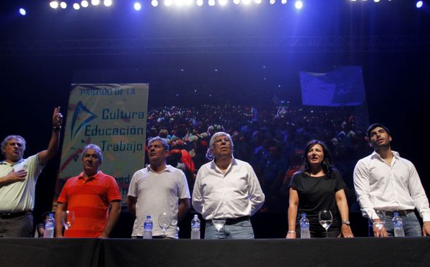 Moyano relanzó su partido político en el Luna Park