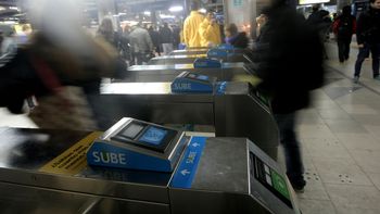 Los metrodelegados liberaron los molinetes en la estación Constitución Los metrodelegados liberaron los molinetes en la estación Constitución