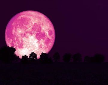 Luna de fresa: qué es y por qué sólo se ve este mes
