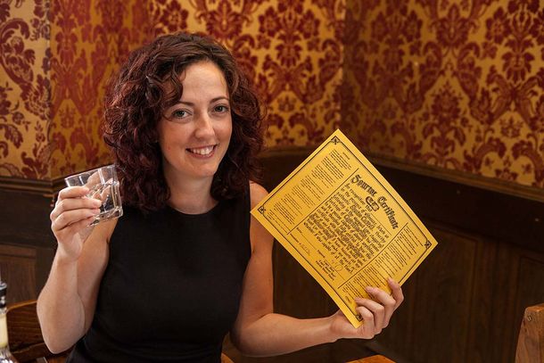 Cómo es el Sourtoe, un trago con un dedo humano como ingrediente