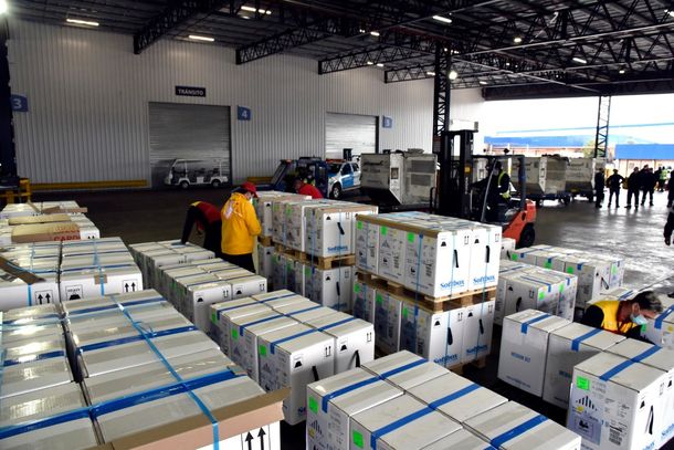 Llegaron al país 936 mil vacunas de Pfizer