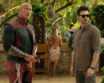 Código: traje rojo: así es la nueva película de Chris Evans y Dwayne Johnson
