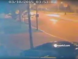 A lo Chano: se robó un auto destrozando un portón y manejando marcha atrás