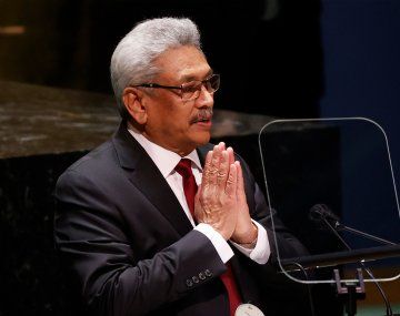 El presidente de Sri Lanka renunció al cargo mediante un correo electrónico enviado al Parlamento