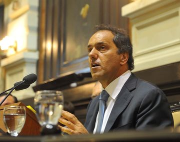 Scioli pide ayuda a intendentes por el conflicto docente
