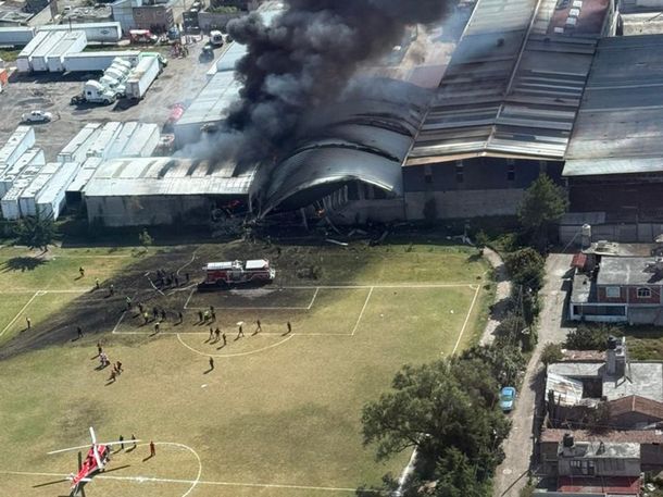 Tragedia en México: se estrelló un jet privado y murieron 10 personas