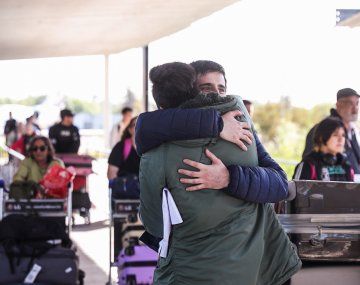 Llegó a Ezeiza el cuarto vuelo de argentinos repatriados de Israel