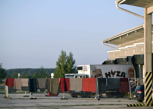 Arrestaron a cuatro sospechosos vinculados con el camión donde murieron 71 refugiados en Austria