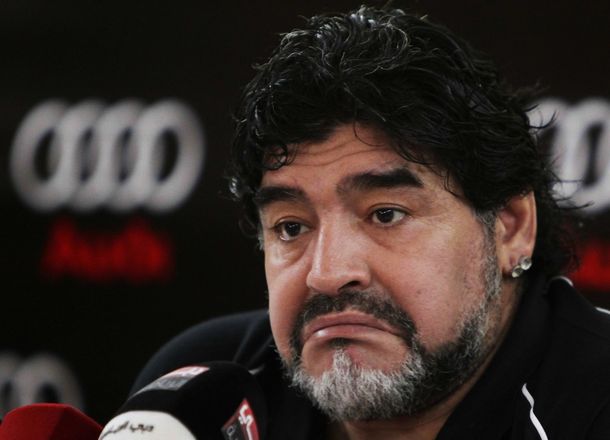Maradona se debate entre dirigir en China o en Tristán Suárez