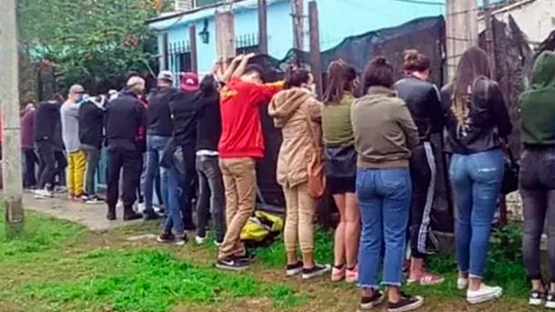 Detienen a 24 jóvenes que festejaban un cumpleaños en una casa de Lanús en plena cuarentena