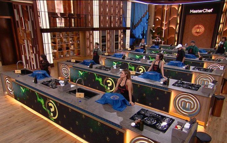 Pongan más: picante cruce entre los famosos y un jurado por el frío en MasterChef