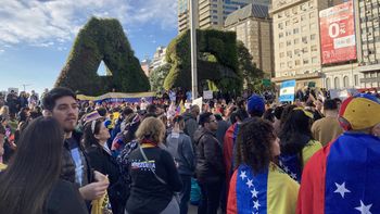 venezolanos celebraron en el obelisco la captura de maduro: nunca perdimos la fe venezolanos celebraron en el obelisco la captura de maduro: nunca perdimos la fe