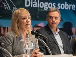 Carolina Cosse y Yamandú Orsi criticaron las explicaciones del presidente Luis Lacalle Pou sobre el caso Astesiano. Carolina Cosse y Yamandú Orsi criticaron las explicaciones del presidente Luis Lacalle Pou sobre el caso Astesiano.