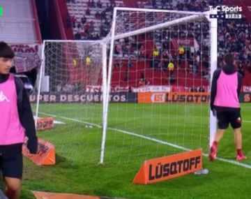 El arquero de Barracas denunció que alcanzapelotas de Huracán le robaron pertenencias: Molesta