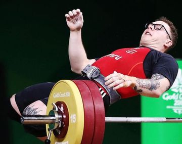 Escalofriante: un pesista intentó levantar 160 kilos y se desvaneció