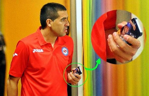 El amor no se rompe: el celular bostero de Juan Román Riquelme