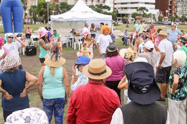 PAMI inauguró su carpa saludable