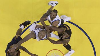 cleveland vencio a golden state y ahora la final de la nba esta igualada cleveland vencio a golden state y ahora la final de la nba esta igualada