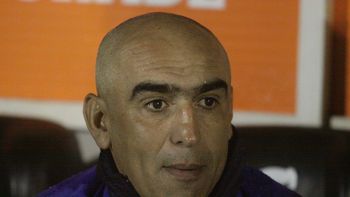 en plena lucha por el descenso, temperley echo a su entrenador