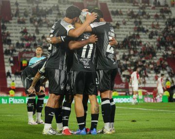 Central Córdoba se impuso ante Huracán y se prende en la pelea por la cima