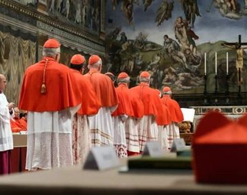 Clima tenso en el Vaticano: cardenales Parolin y Tagle mantuvieron una reunión privada tras la fumata negra