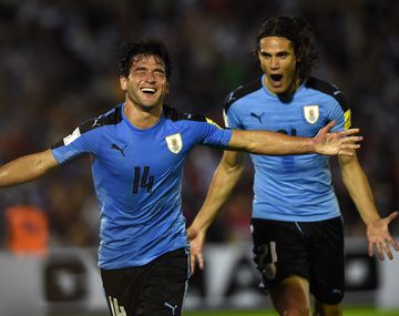 Nicolás Lodeiro marca el primer gol de Uruguay ante Venezuela por Eliminatorias en el Centenario