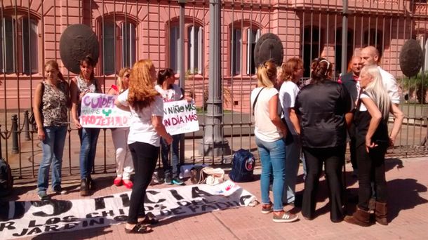 Se encadenaron frente a Casa Rosada para denunciar abusos a niños y pedir Justicia