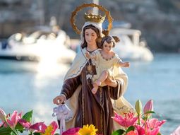 Virgen del Carmen, patrona del mar y los marineros. Virgen del Carmen, patrona del mar y los marineros.