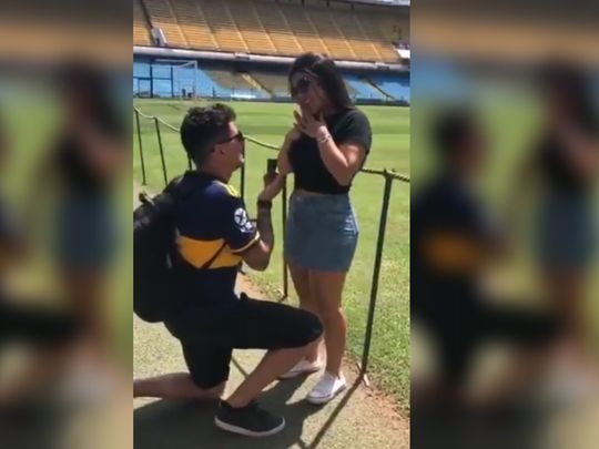 Video Un Fanatico Brasileno Le Propuso Casamiento A Su Novia En La Bombonera