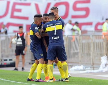 Todos quieren abrazar al Apache, la gran figura