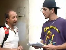 Claudio Barrelier entrevistando sobre violencia de género a los vecinos de Córdoba. Claudio Barrelier entrevistando sobre violencia de género a los vecinos de Córdoba.