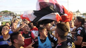 chacarita ascendio al nacional b tras quedar primero en su grupo chacarita ascendio al nacional b tras quedar primero en su grupo