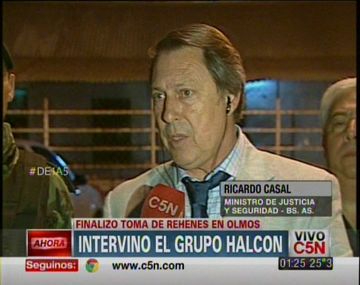 Matan a un penitenciario y toman de rehén a su familia