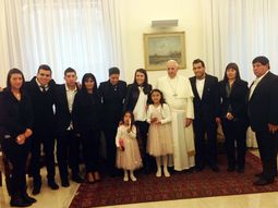 tevez y la banda, con el papa en el vaticano tevez y la banda, con el papa en el vaticano