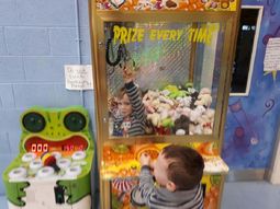 Jamie Murphy Bracken quedó atrapado en una máquina grúa Jamie Murphy Bracken quedó atrapado en una máquina grúa