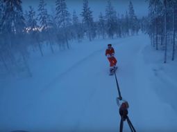 Casey Neistat hace snowboard con un drone Casey Neistat hace snowboard con un drone