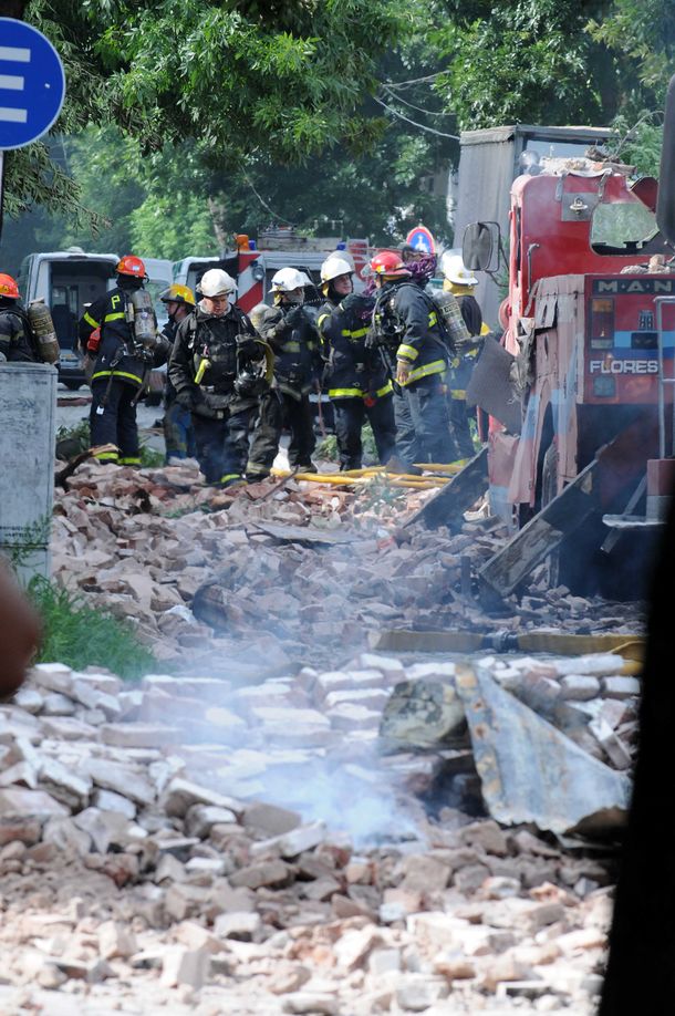 Las imágenes del trágico incendio en un depósito en Barracas