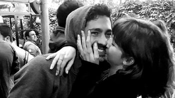 Úrsula Corberó publicó una foto del Chino Darín bañándose Úrsula Corberó publicó una foto del Chino Darín bañándose