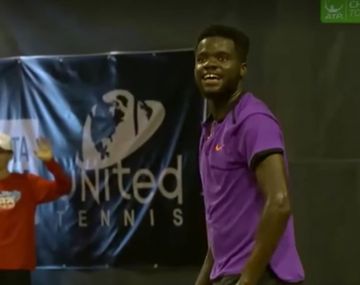 Suspenden un partido de tenis por los gemidos de una pareja teniendo sexo